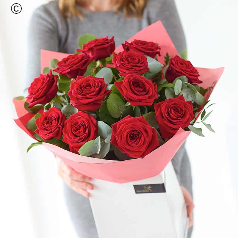 Bouquet of Luxurious Red Roses