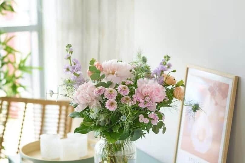 Bright pink and white peony bouquet