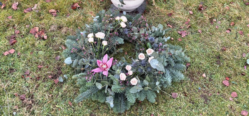 Christmas Grave Wreath White Pink New