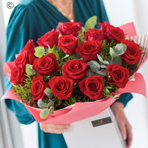 18 red roses Valentine’s romantic bouquet